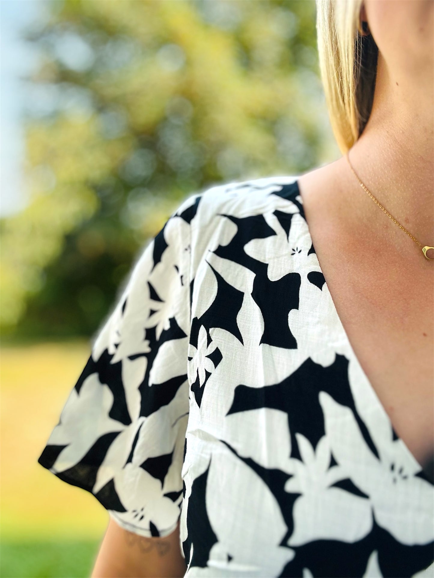 Combinaison FLEURA – élégance florale et dos nu raffiné 🌸