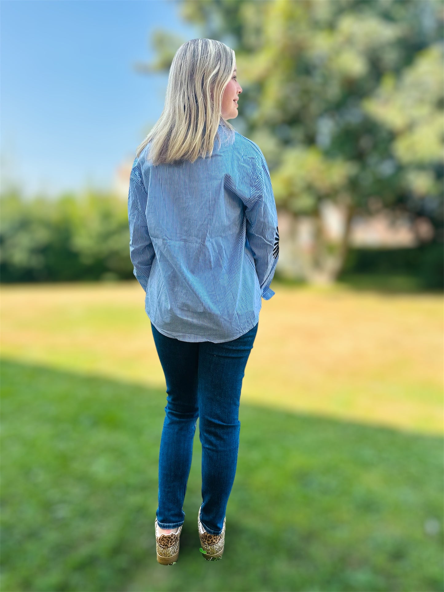 Chemise ELENA – Élégance et touche florale 🌸
