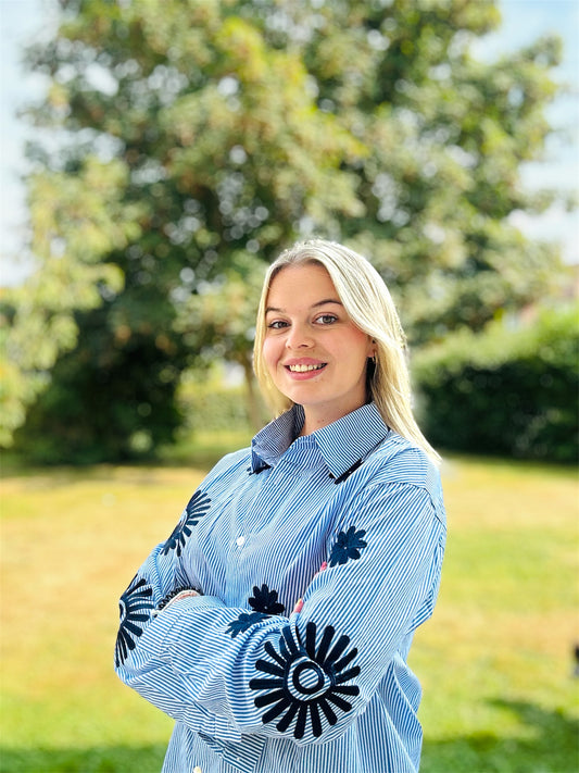 Chemise ELENA – Élégance et touche florale 🌸