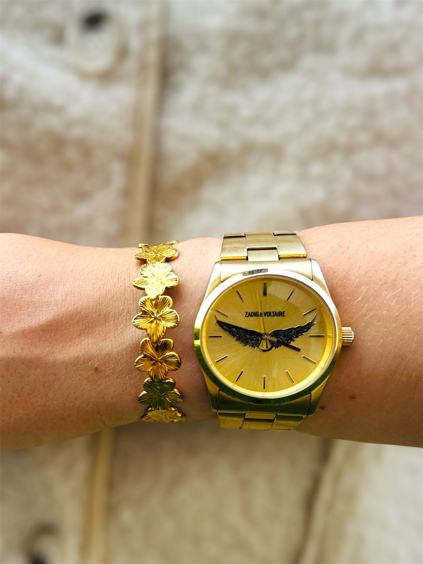Bracelet LIONA – Fleurs dorées en acier inoxydable 🌸