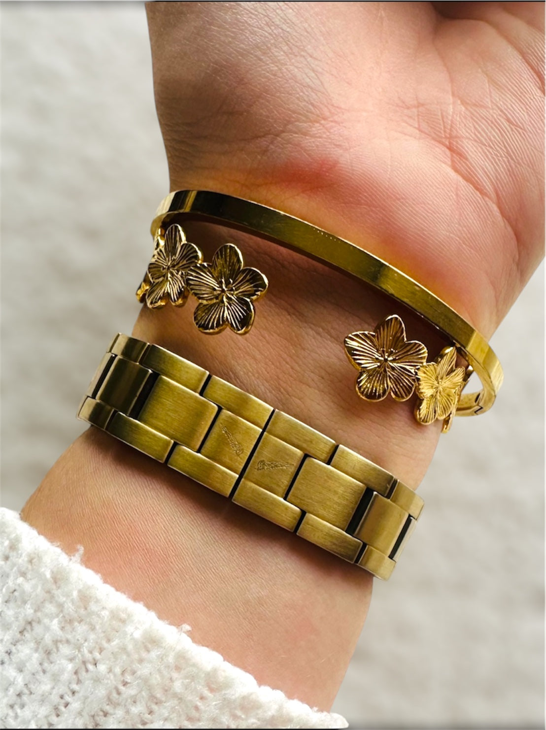 Bracelet LIONA – Fleurs dorées en acier inoxydable 🌸