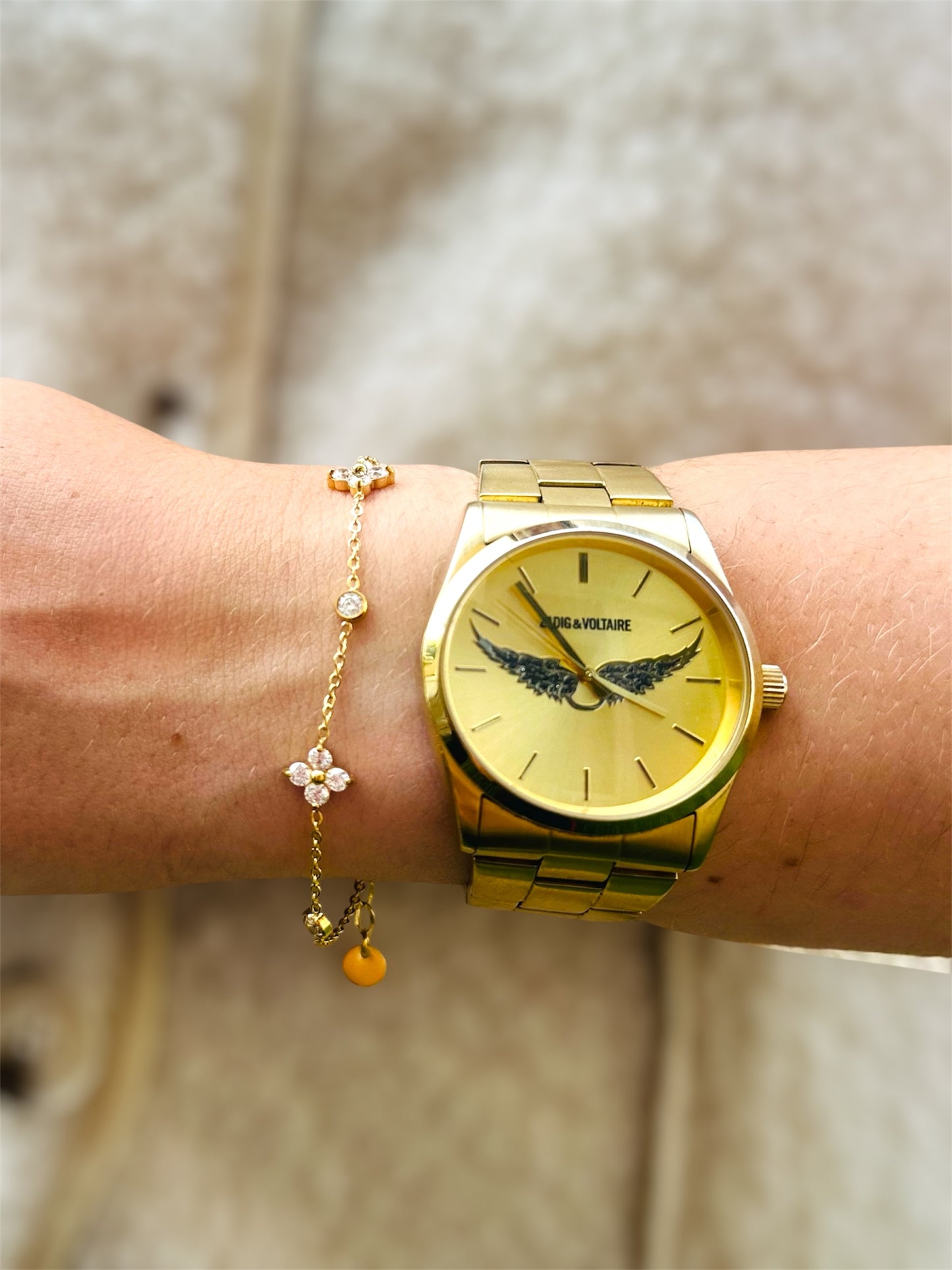 Bracelet LINE – Fleurs scintillantes en acier inoxydable 🌸