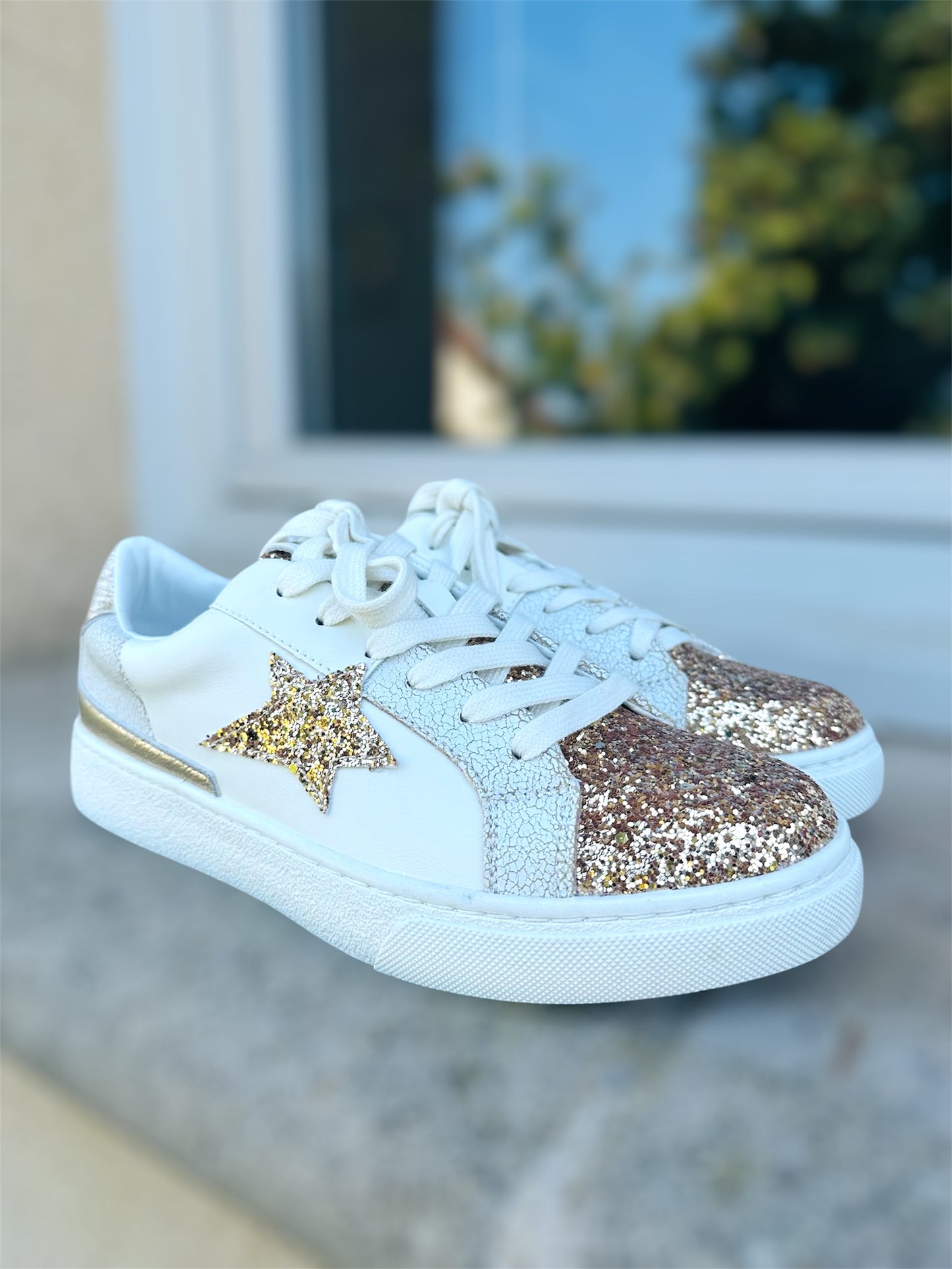 Sneakers STELLA – blanches & détails pailletés ✨