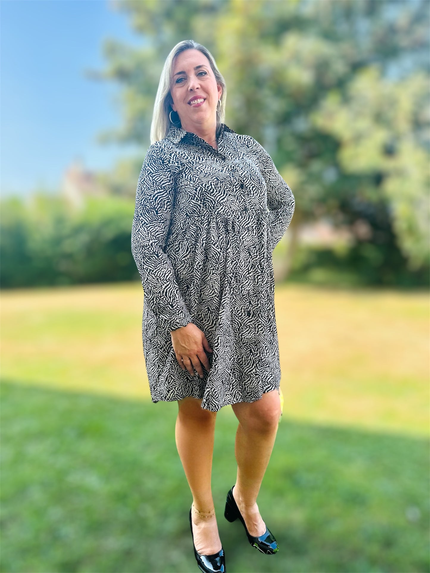 Robe Maelle – élégance fluide et confort décontracté 🦓🤍
