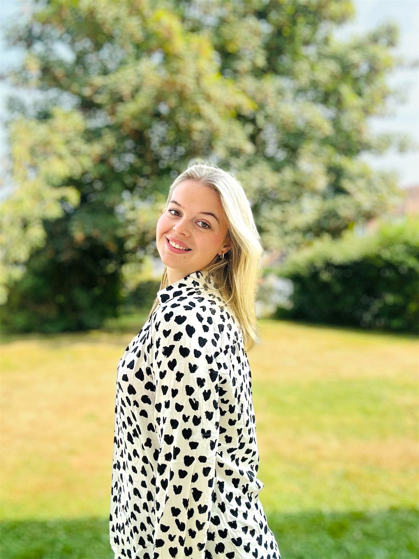 Chemisier JULIA – imprimé cœurs chic et moderne 🤍