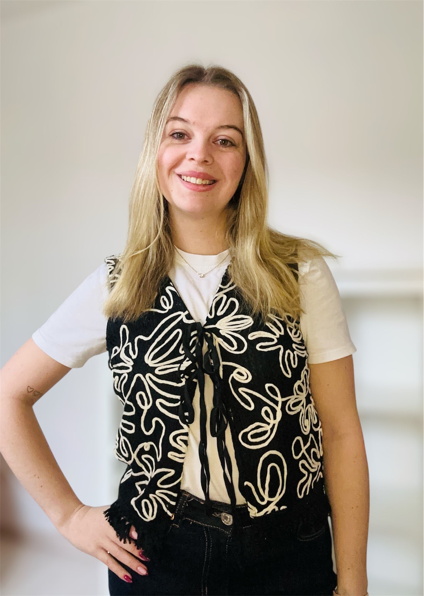 🤍 Gilet Lily en maille brodée noir & blanc