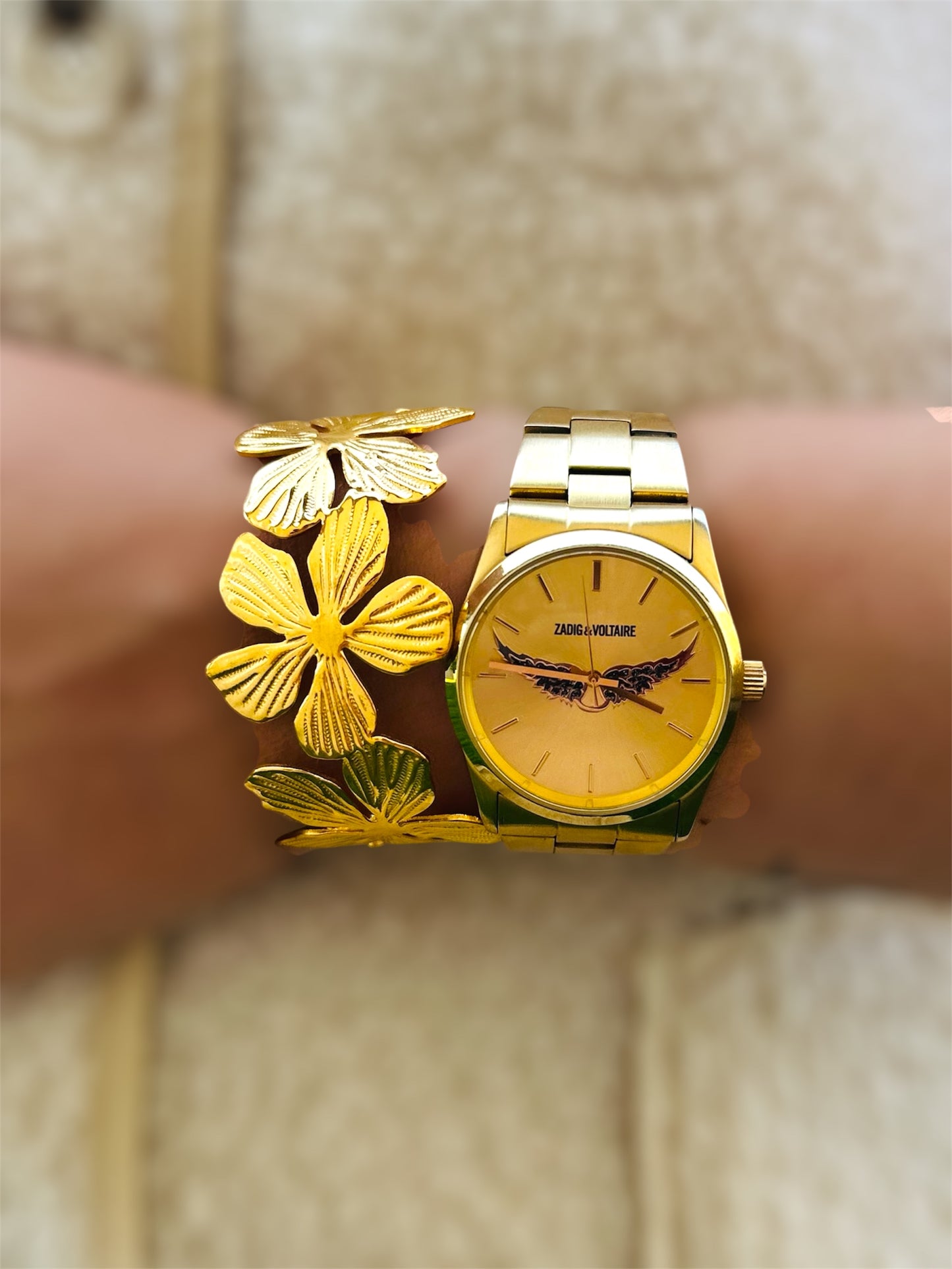 Jonc/Bracelet ILONA – Fleurs dorées en acier inoxydable 🌸