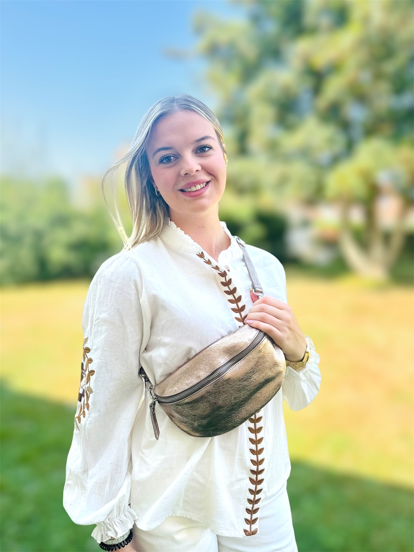 Banane LÉNA – métallisée & tendance en cuir véritable 🩶