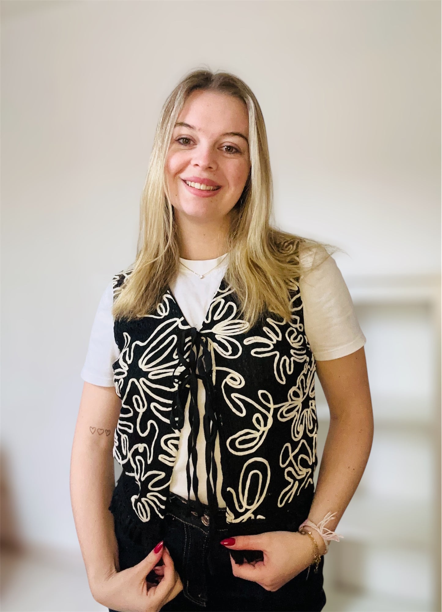🤍 Gilet Lily en maille brodée noir & blanc