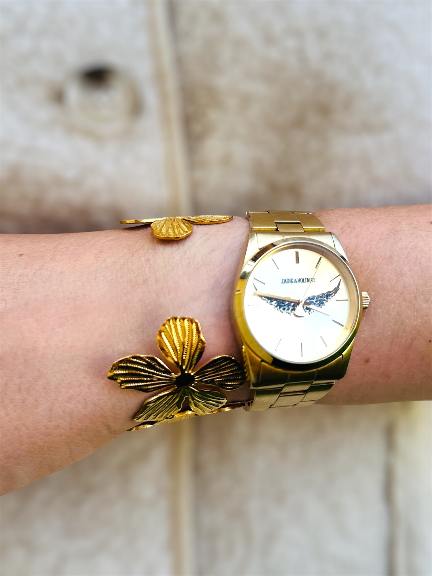 Jonc/Bracelet ILONA – Fleurs dorées en acier inoxydable 🌸