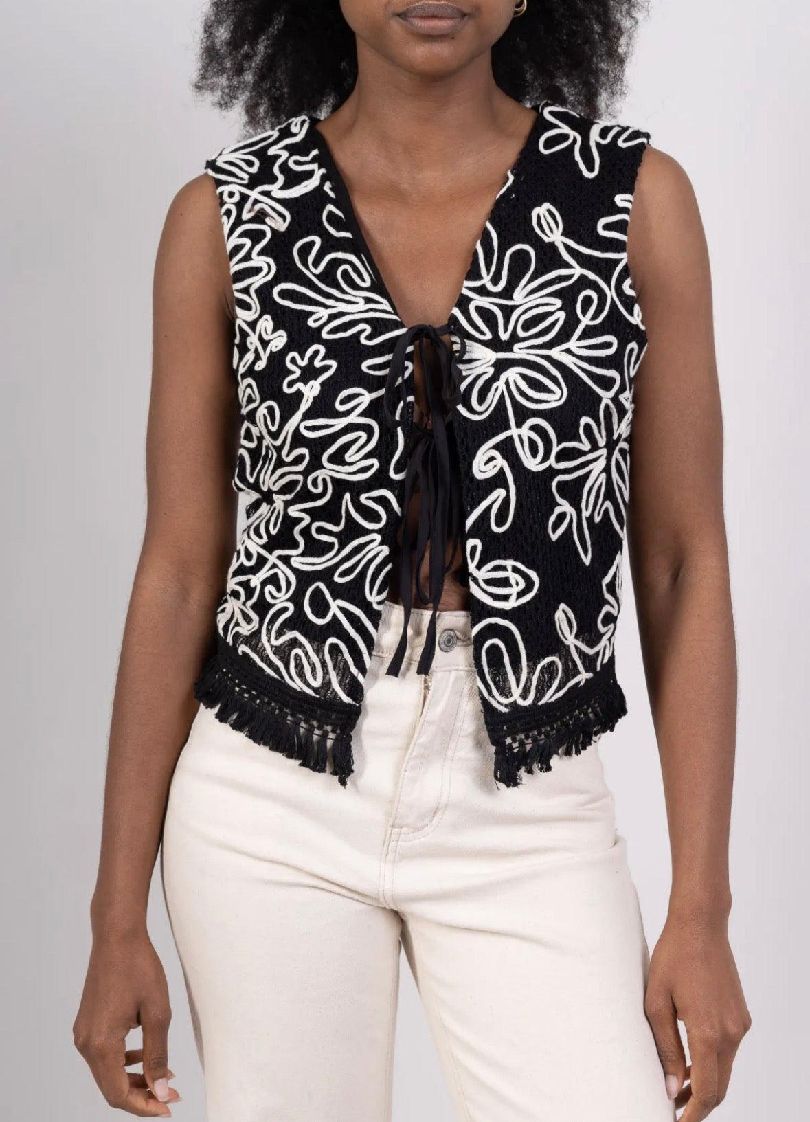🤍 Gilet Lily en maille brodée noir & blanc