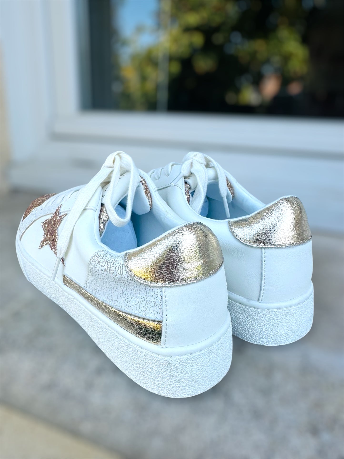 Sneakers STELLA – blanches & détails pailletés ✨