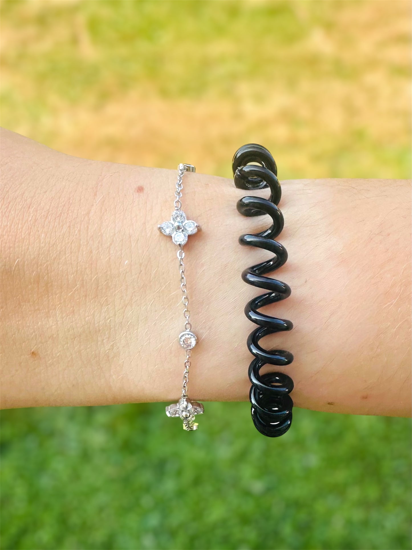 Bracelet LINE – Fleurs scintillantes en acier inoxydable 🌸