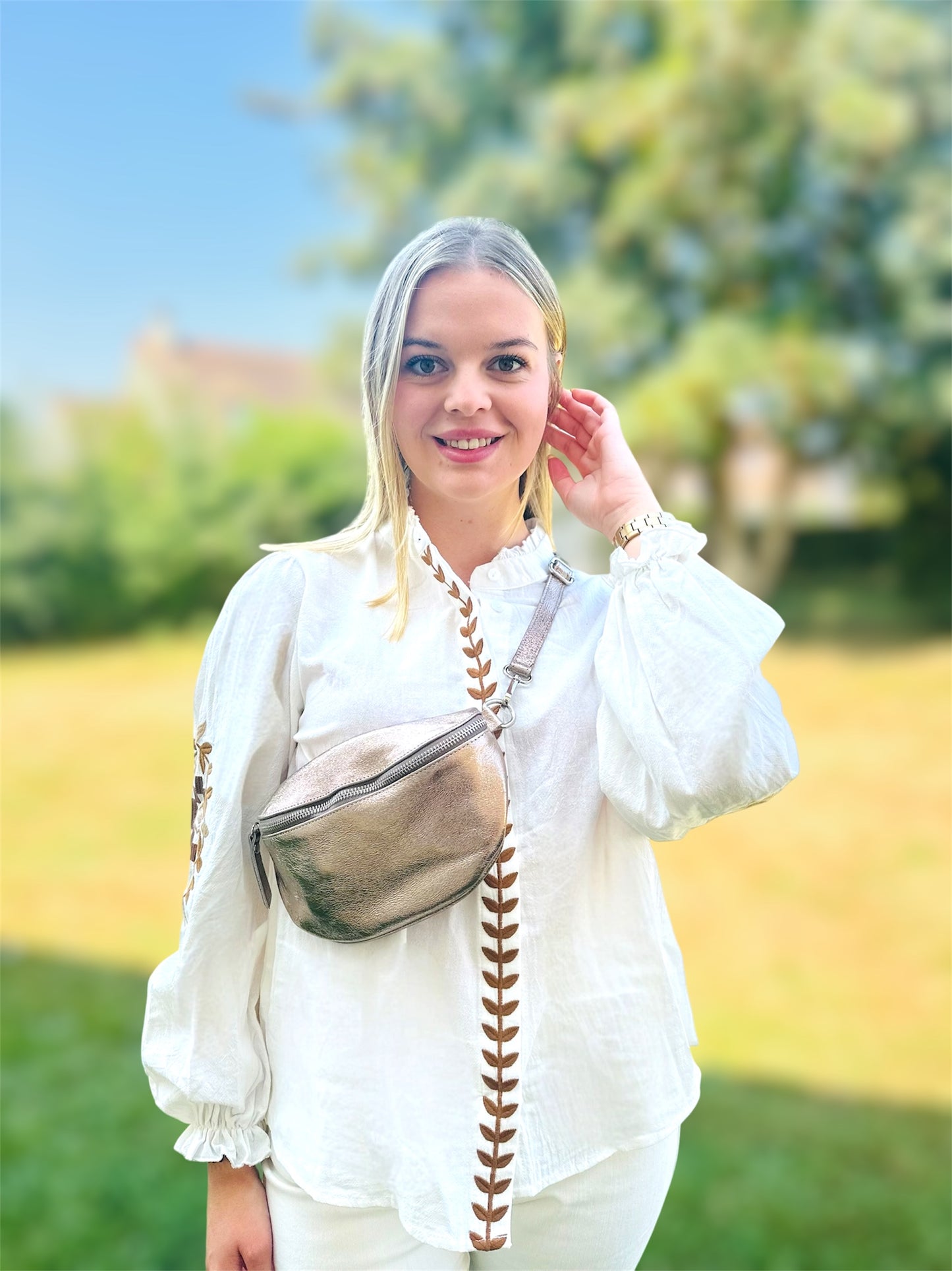 Banane LÉNA – métallisée & tendance en cuir véritable 🩶