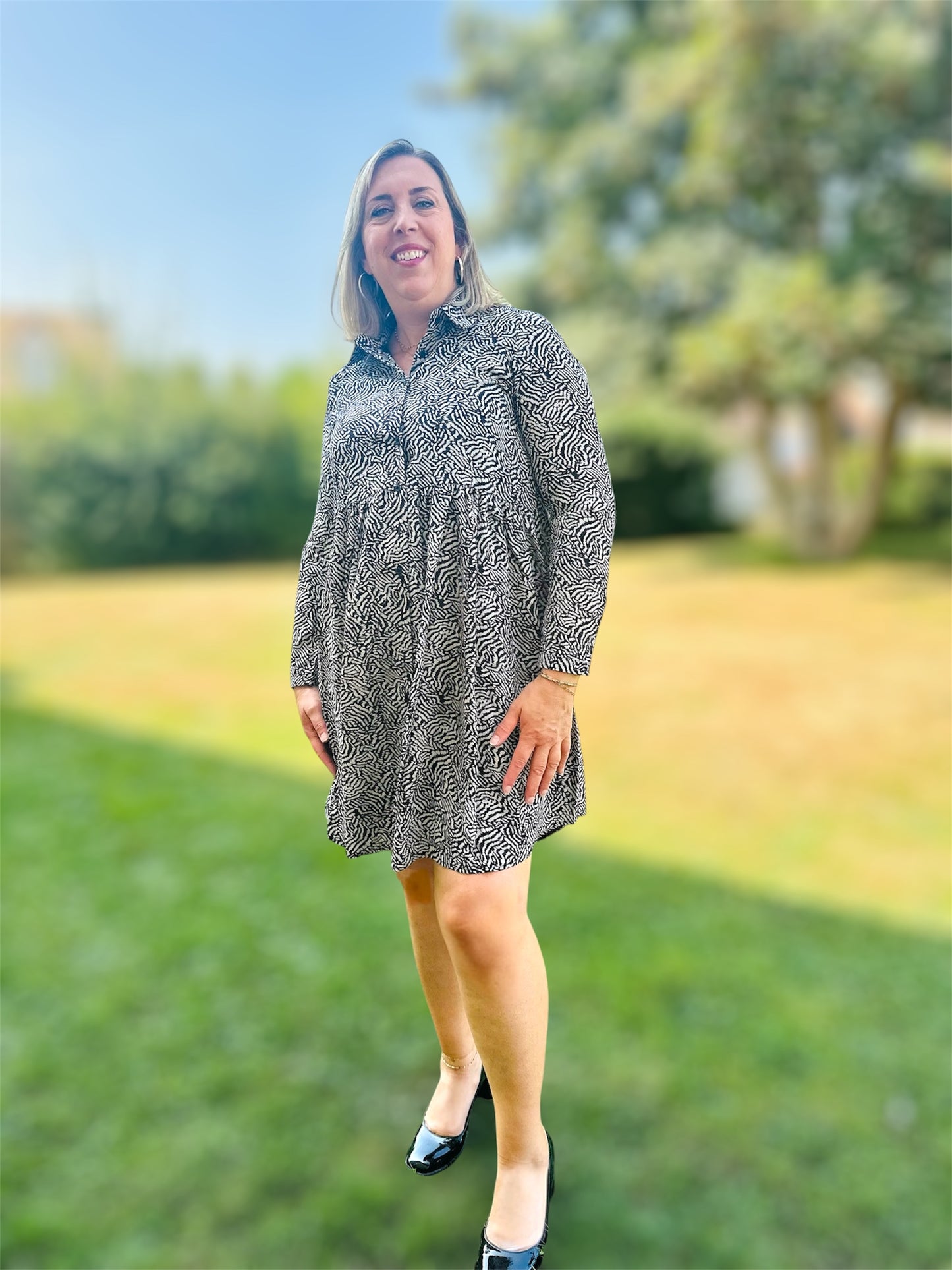 Robe Maelle – élégance fluide et confort décontracté 🦓🤍